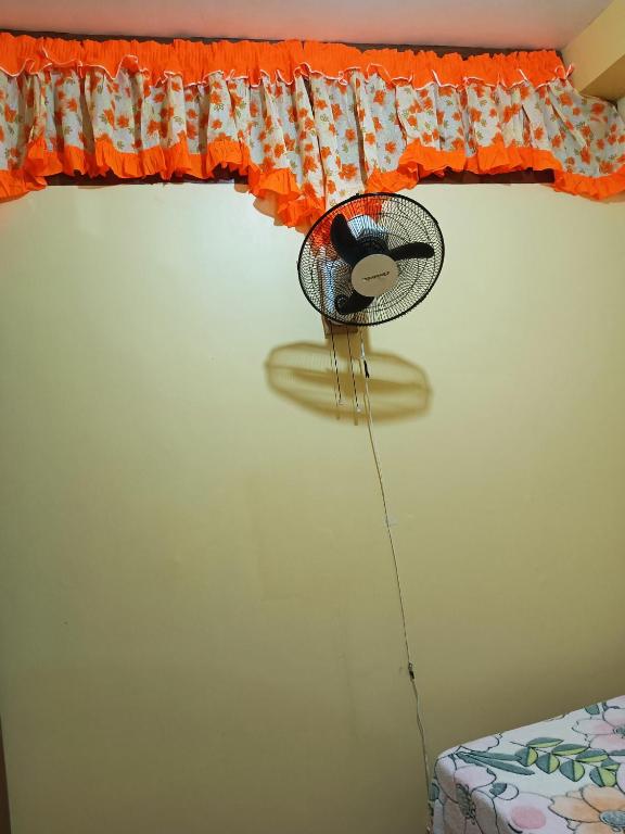 Uma cama ou camas num quarto em Aquing's Place