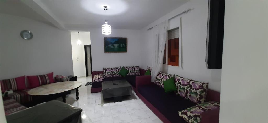Posezení v ubytování APPARTEMENT AL HOCEIMA prés de PLAGE CALABONITA