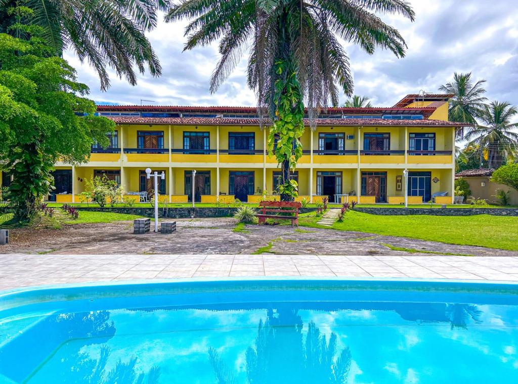 สระว่ายน้ำที่อยู่ใกล้ ๆ หรือใน Incrivel casa com piscina em Ilheus na Bahia