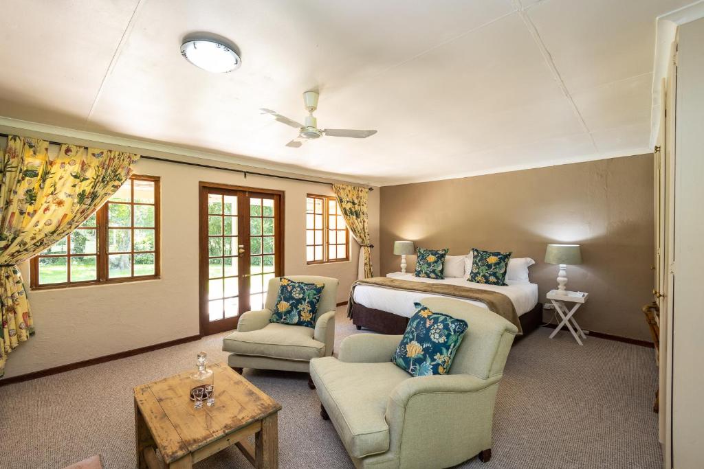 Halliwell Country Inn - 