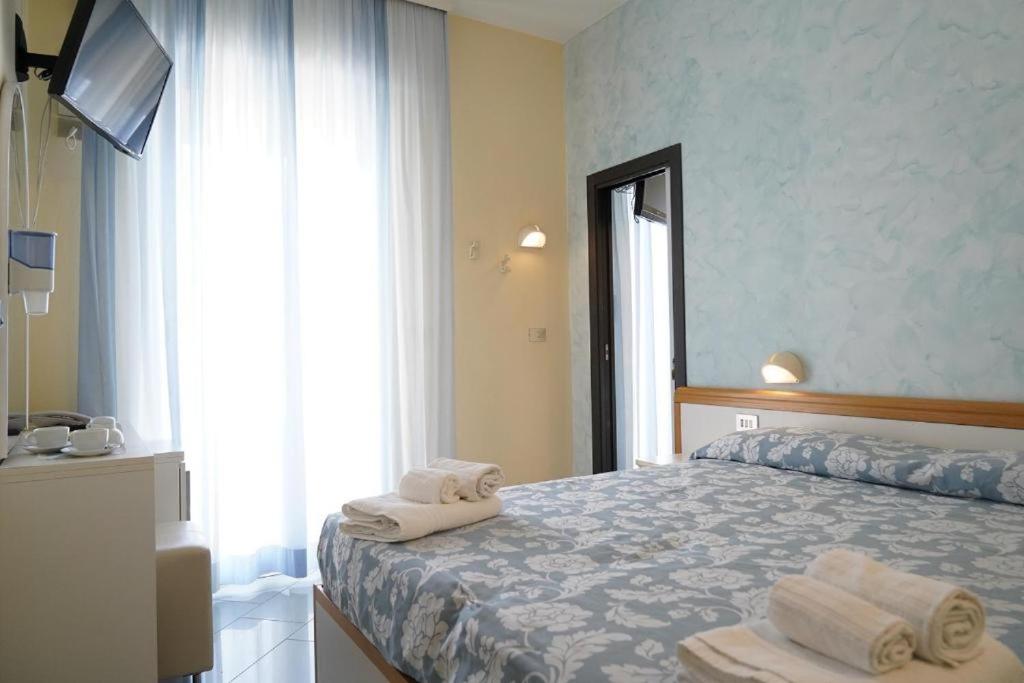 Postel nebo postele na pokoji v ubytování Hotel Embassy