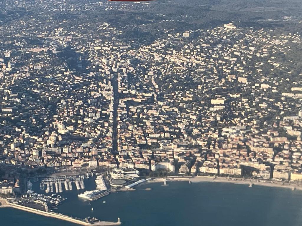 Een luchtfoto van Cannes appartement calme et chaleureux Beautiful and Cosy duplex