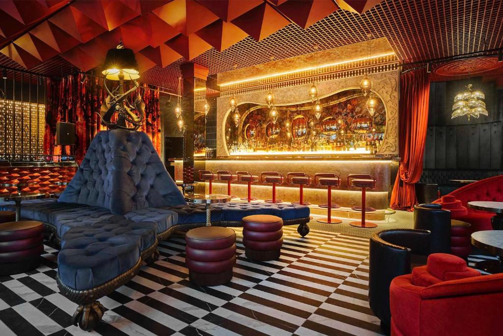 Chateau Denmark London - Resim 6