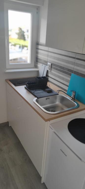 Kuchyň nebo kuchyňský kout v ubytování VAL apartmani, Stara Novalja
