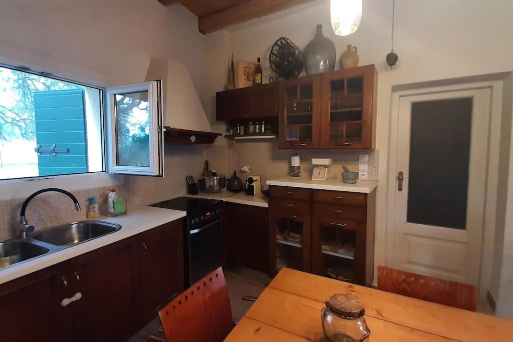 A kitchen or kitchenette at Napoleon's family country house