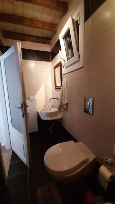 A bathroom at Napoleon's family country house