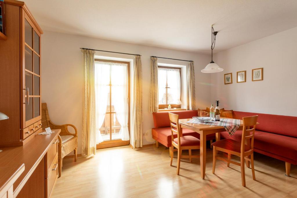 Posezení v ubytování Kurbad und Landhaus Siass