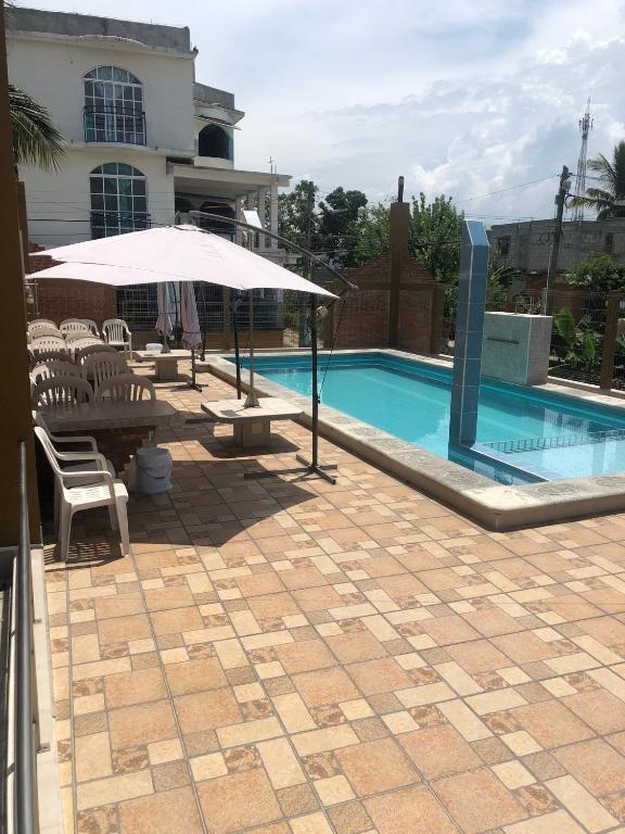 Bazén v ubytování Hotel Catala nebo v jeho okolí