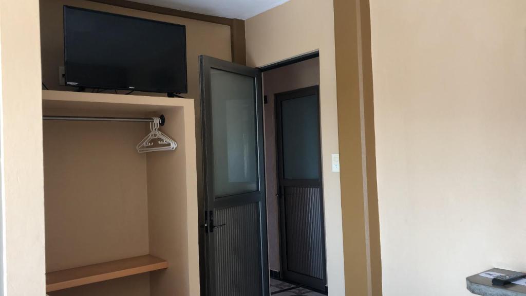 TV a/nebo společenská místnost v ubytování Hotel Catala