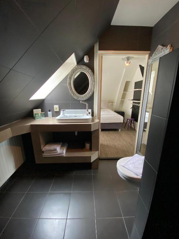 Postel nebo postele na pokoji v ubytování Hotel Buren