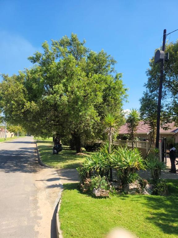 Guest House Florida Lake, Roodepoort (updated prices 2024)