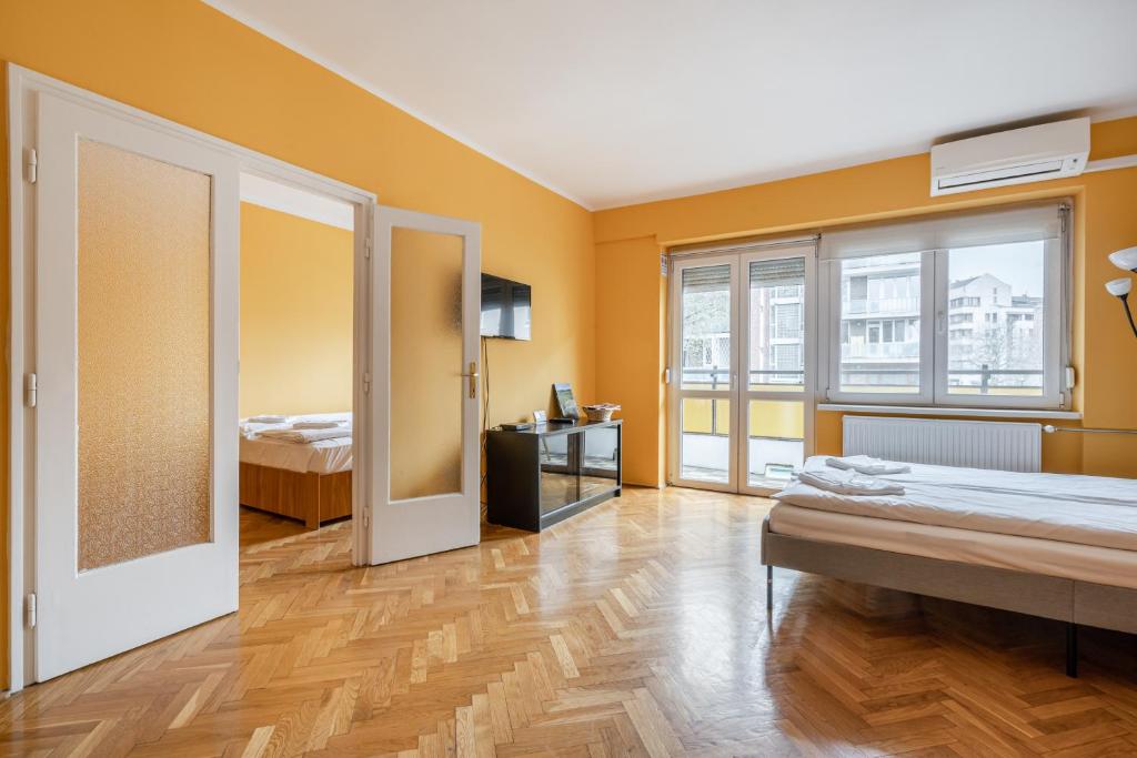 Posteľ alebo postele v izbe v ubytovaní BpR Castle Point Apartment