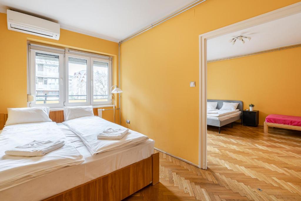 Posteľ alebo postele v izbe v ubytovaní BpR Castle Point Apartment