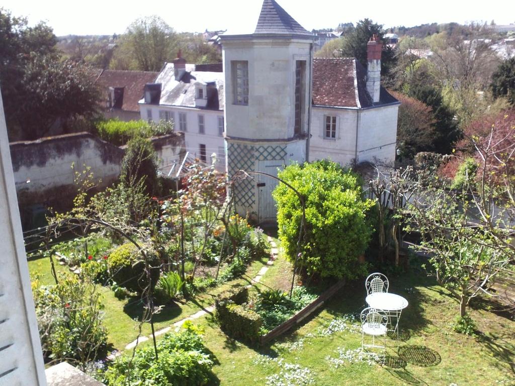 an old house with a garden in front of it at Villa à l'ancien Pigeonnier in Loches