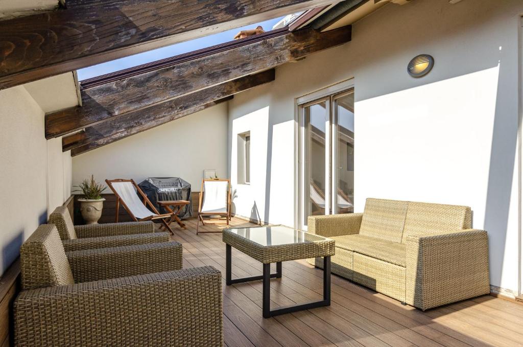 A seating area at Rizzoli Terrace Apartment