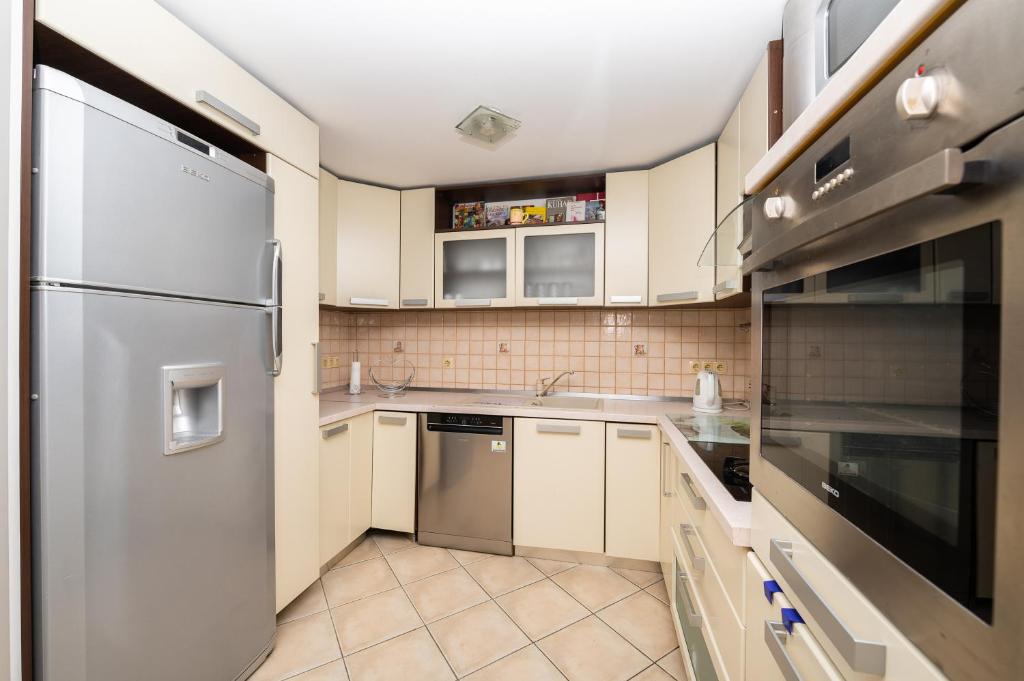 Image showcasing Penthouse Apartment Villa Danijela with Jacuzzi, Makarska (updated ...