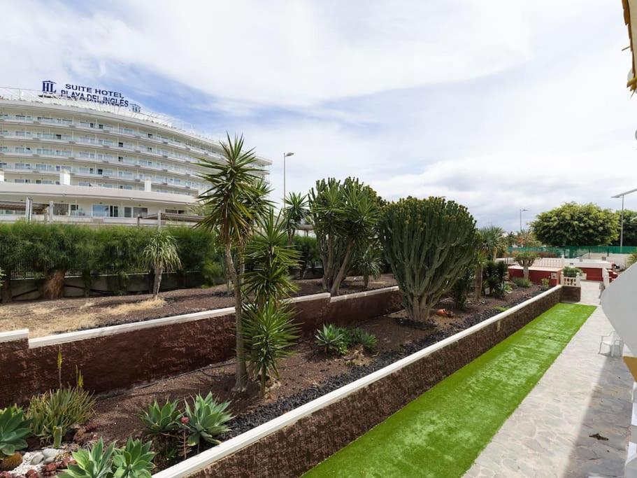 Vonkajšia záhrada v ubytovaní Marlenghi Apartments 125