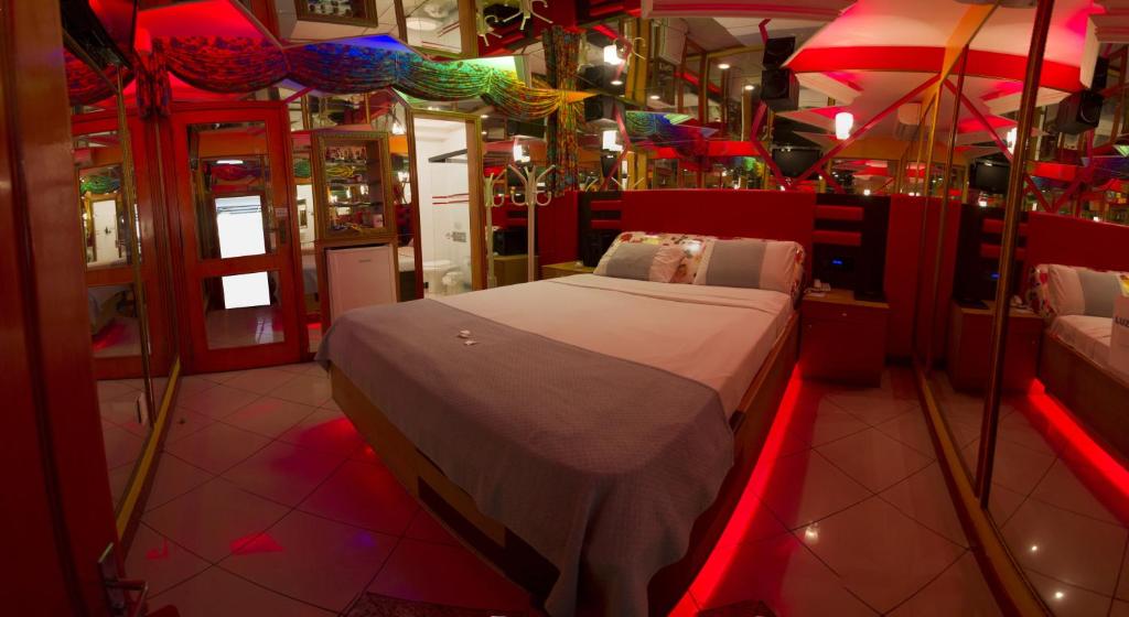  Status Motel (Adult Only)