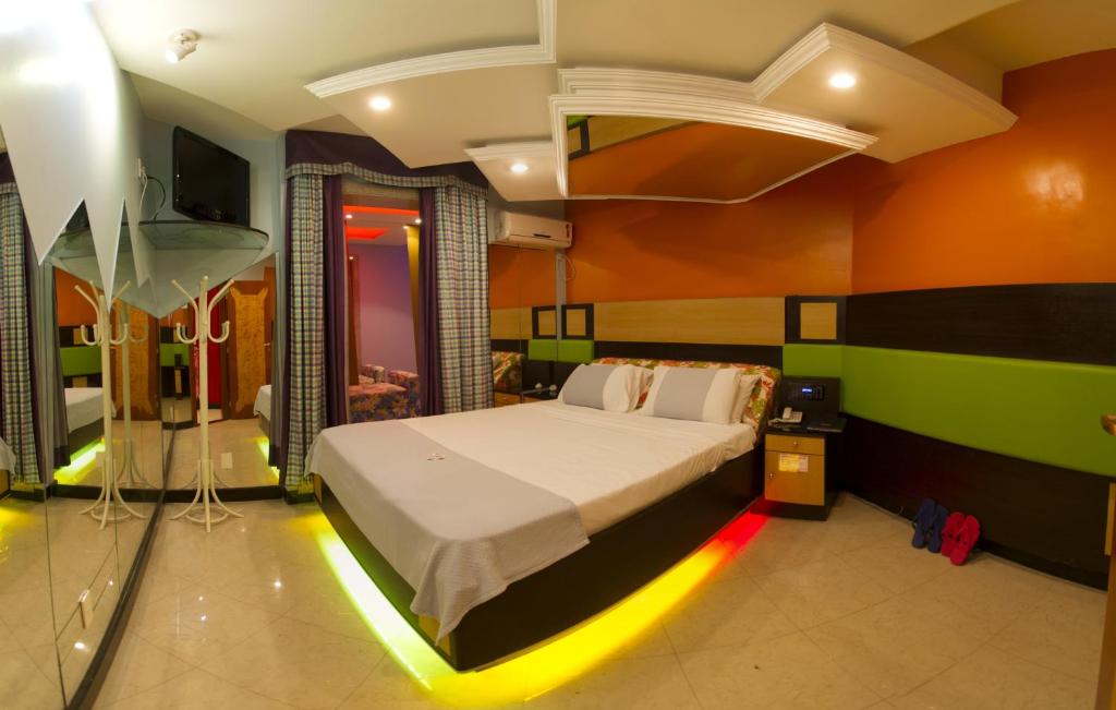  Status Motel (Adult Only)