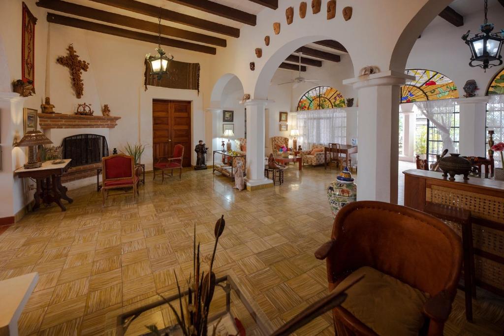 a living room filled with furniture and a fireplace at Serena Vista in Álamos