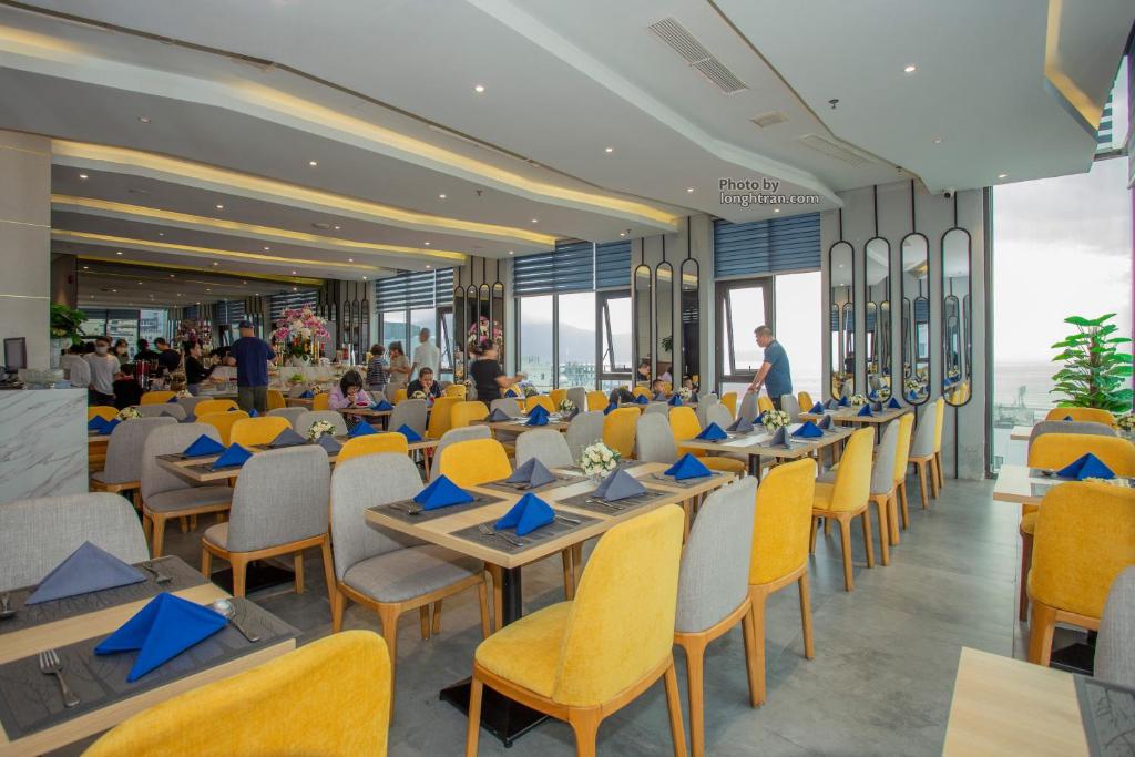 Restaurace v ubytování Grand Ocean Luxury Boutique - Infinity Rooftop Pool