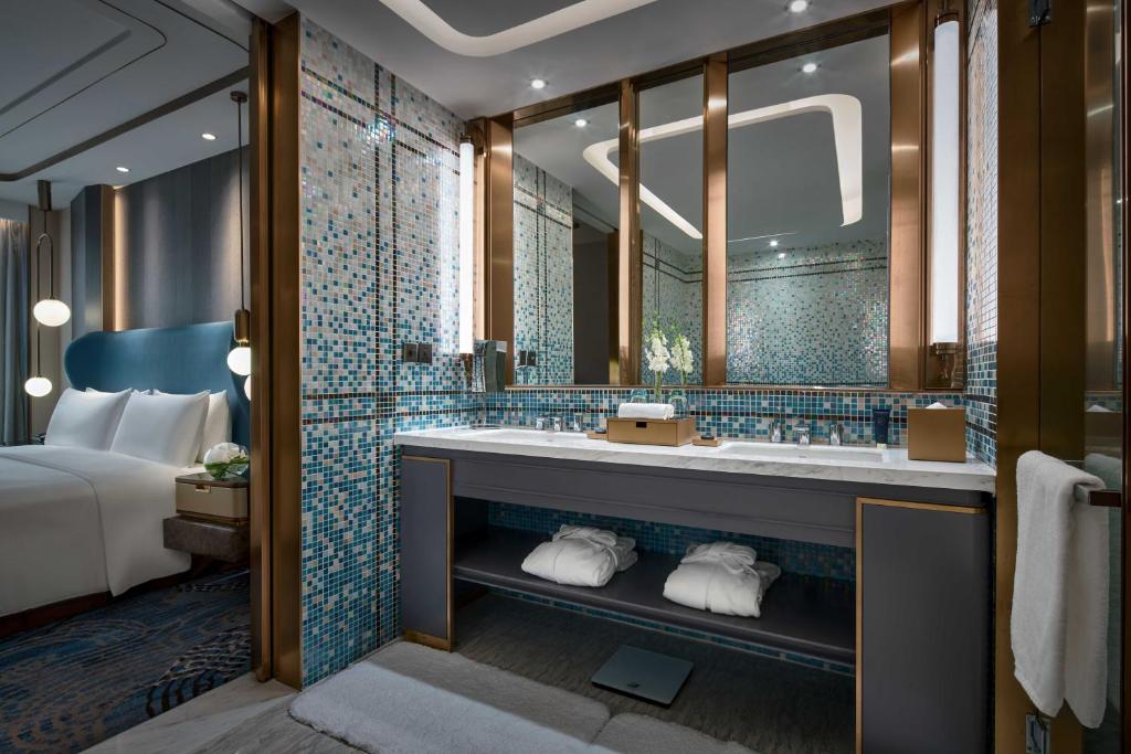 Postel nebo postele na pokoji v ubytování Primus Hotel Shanghai Hongqiao