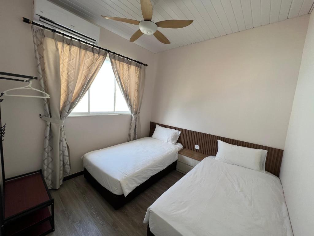 Postel nebo postele na pokoji v ubytování TANJUNG GROVE VILLAS