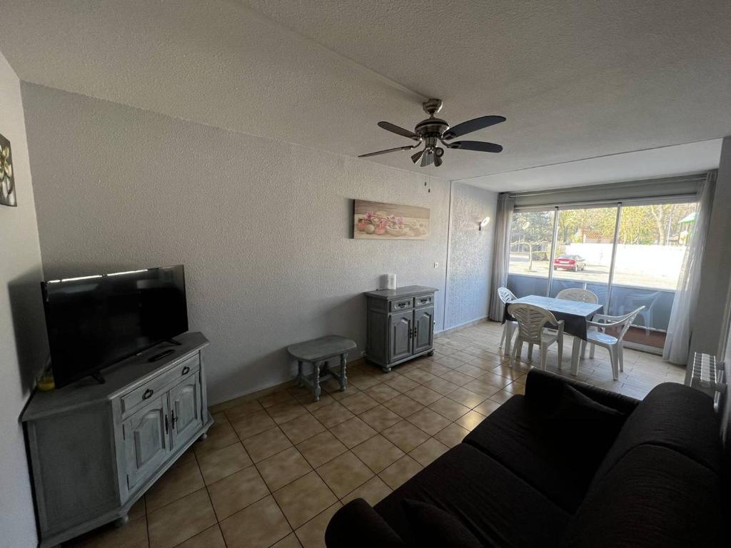 Fotografia z galérie ubytovania Appartement T2 lumineux à 300m des plages, parking privé, animaux acceptés - Argelès-sur-Mer - FR-1-388-213 v destinácii Argelès-sur-Mer