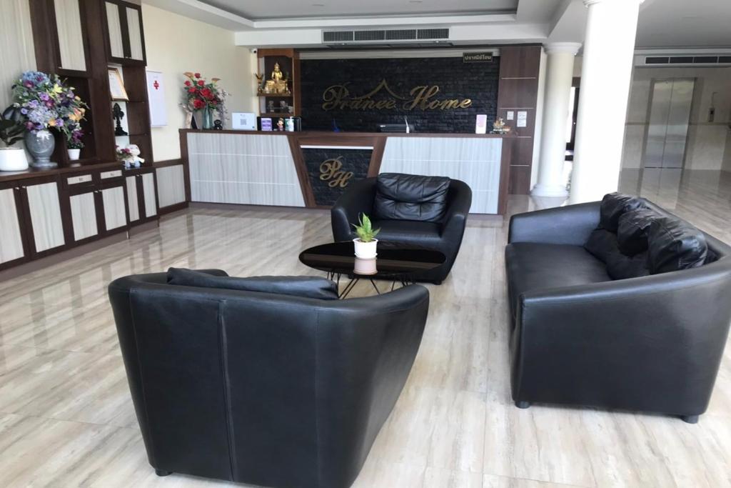 Posezení v ubytování Pranee Home Phang-nga