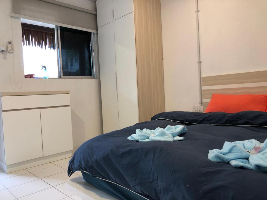 a bedroom with two towels on a bed at Tiongman Scubadive & Lodge in Tioman Island