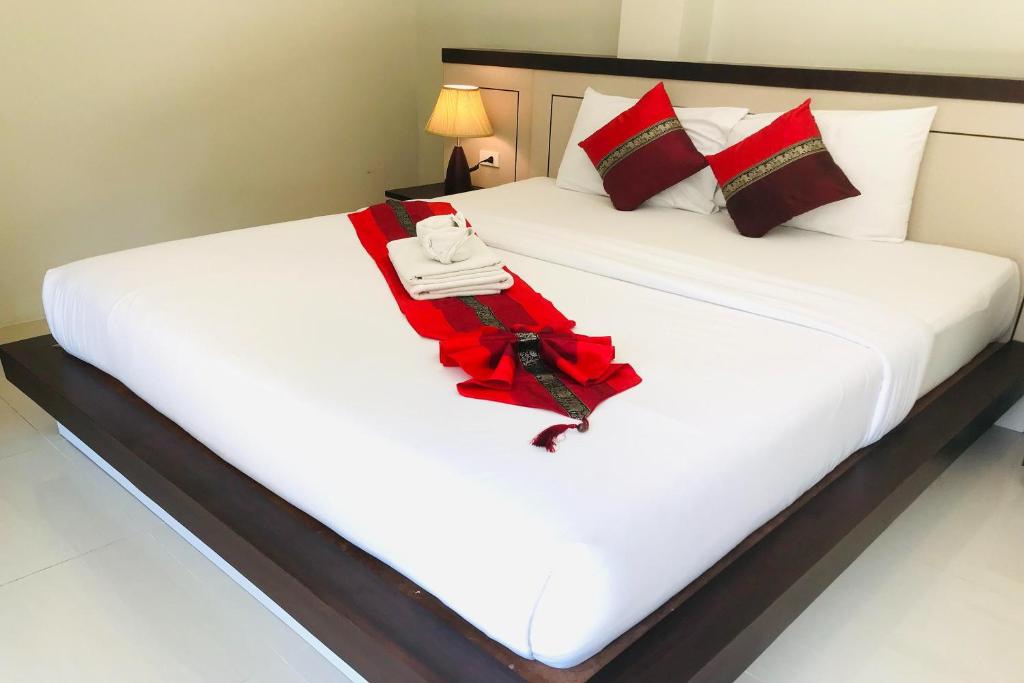 Postel nebo postele na pokoji v ubytování Pranee Home Phang-nga