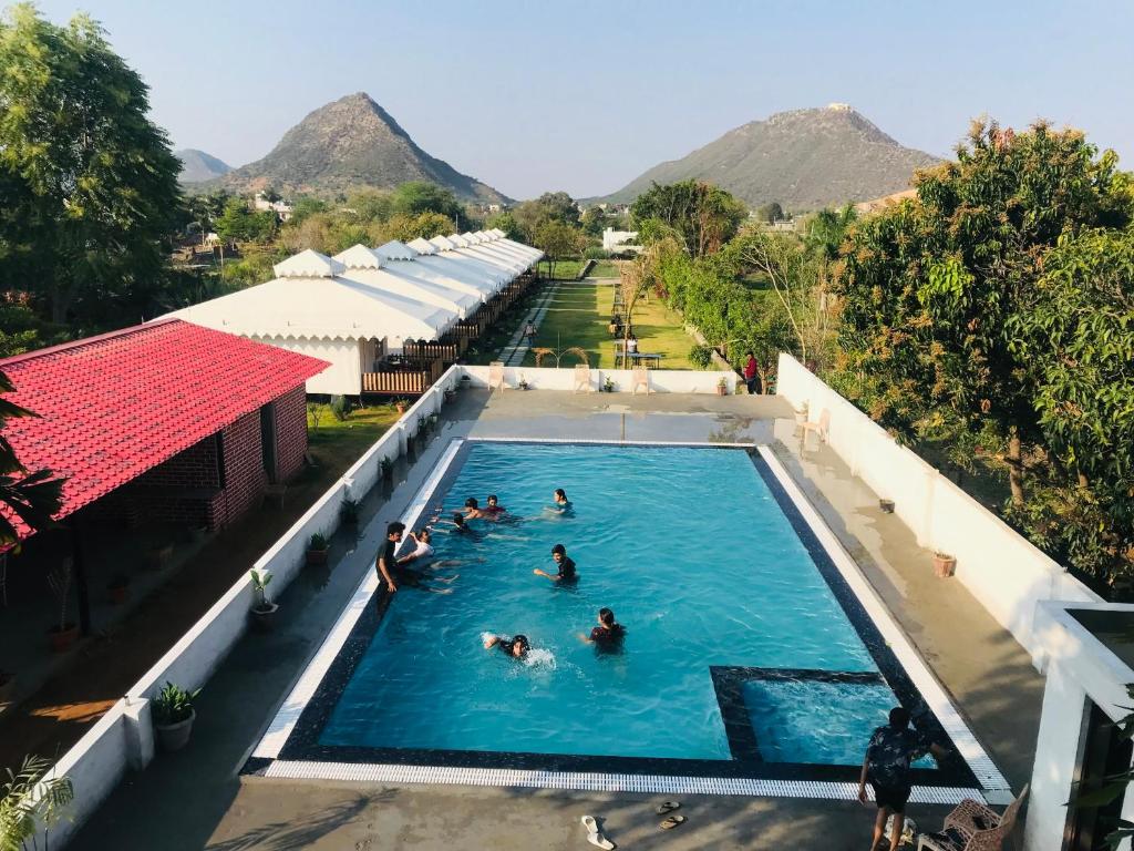 Вид на бассейн в Hotel Green Haveli - A Heritage and Hill View Hotel , Pushkar или окрестностях