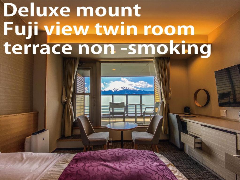 Nespecifikovaný výhled na hory nebo výhled na hory při pohledu z hotelu