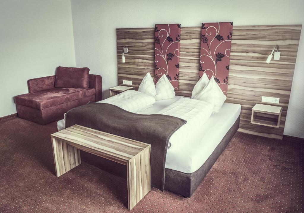 Postel nebo postele na pokoji v ubytování Gasthof Pension Alpenblick