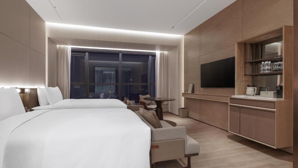 JW Marriott Hotel Changsha - Deluxe, Guest Room, 2 Doubles, City View