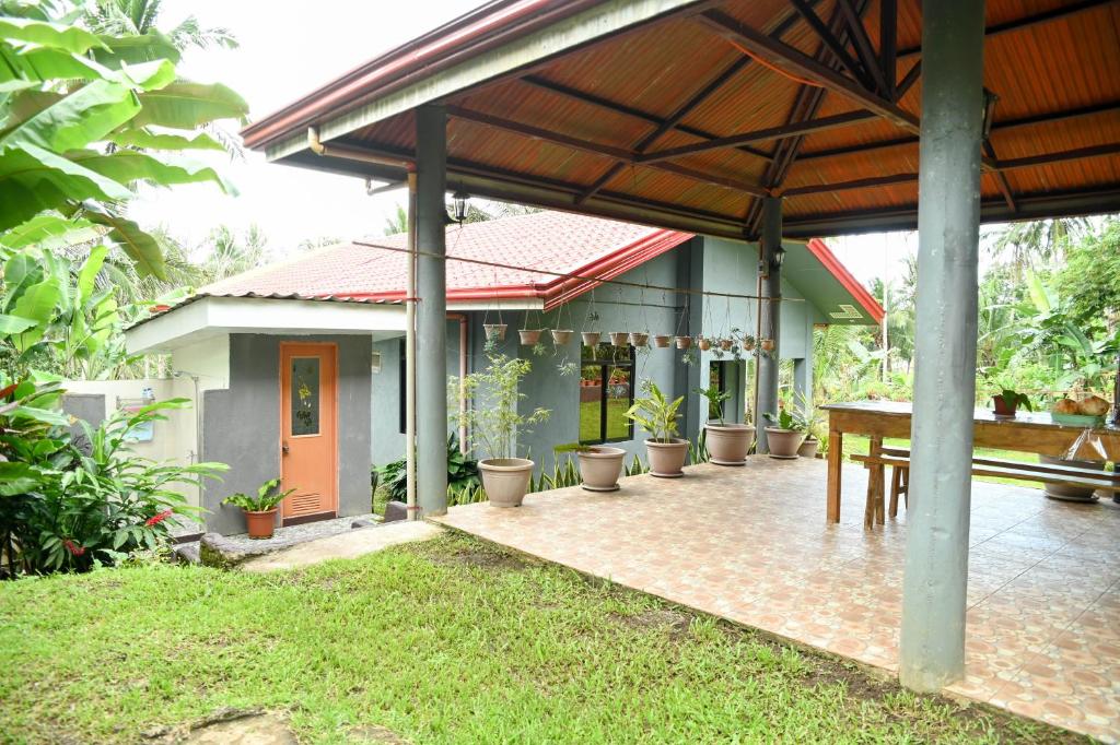 Camiguin Island Retreat - Casa De Dos Dormitorios