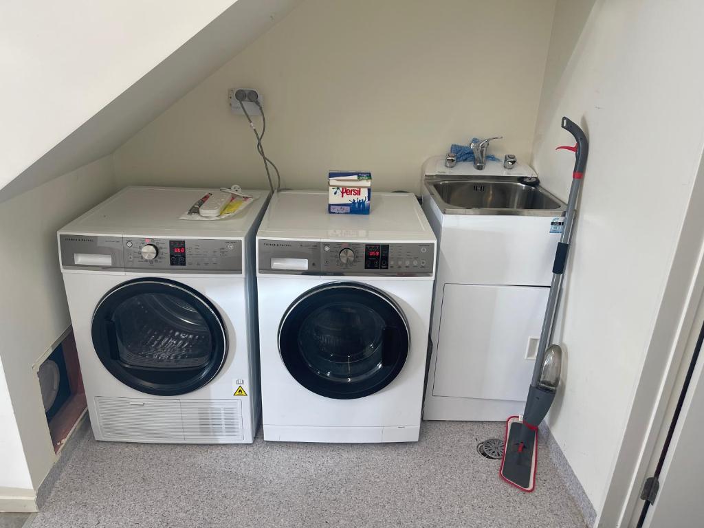 Spacious Home Near CBD SPA Pool Parking 3BR - Resim 14