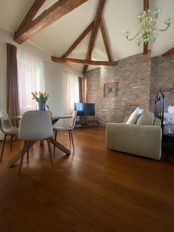 Posezení v ubytování DUOMO Murano Apartment with Canal view