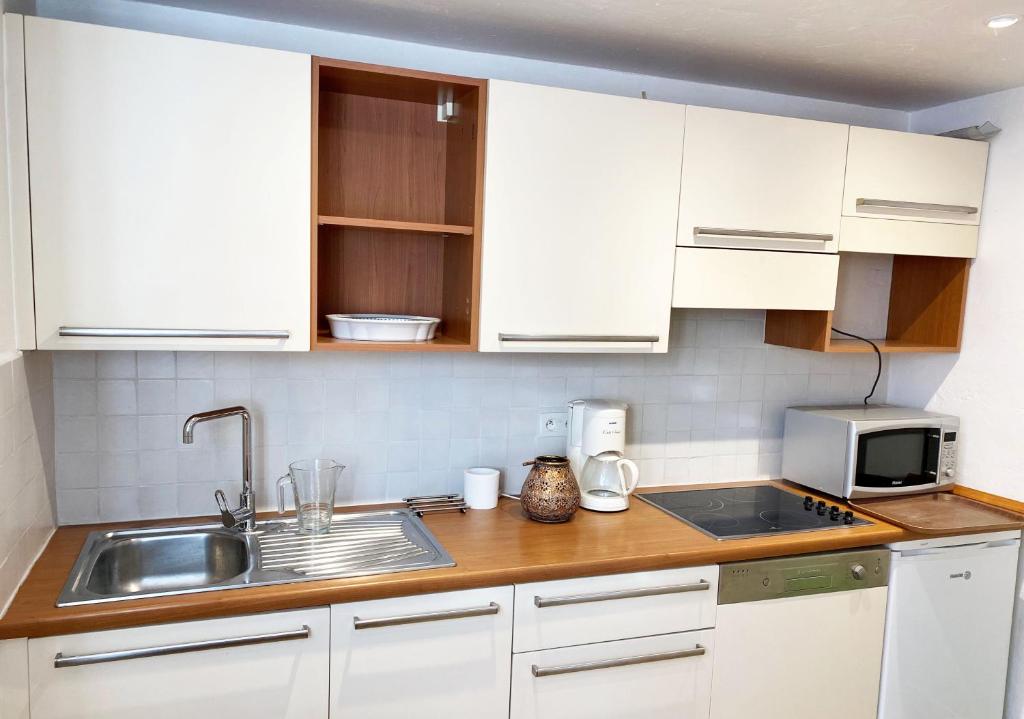 Fotografia z galérie ubytovania Appartement 18 en duplex, deux chambres - LES SUITES DE ROBINSON - Résidence avec piscine en bord de Siagne, à Mandelieu-La-Napoule v destinácii Mandelieu La Napoule