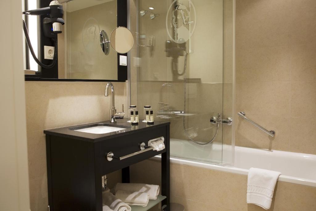 Um banheiro em Hotel Victoria