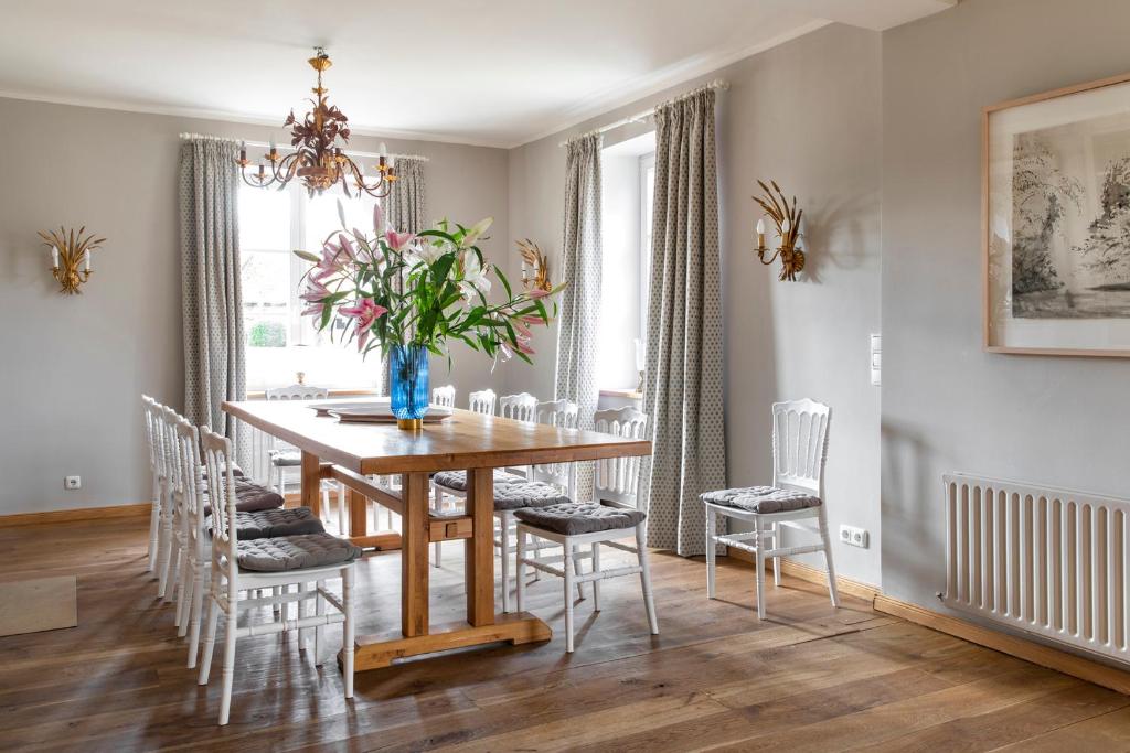 Fotografie z fotogalerie ubytování Gut Einhaus an der Ostsee - Großzügiges Haus mit Tennisplatz und Pool sowie Garten und Ostseenähe v destinaci Harmsdorf