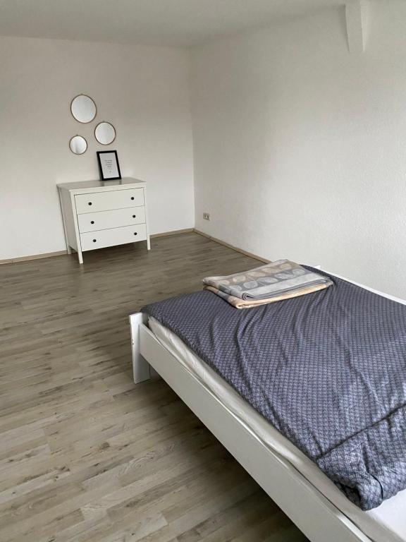 a bedroom with a bed and a dresser in it at PrimeBnb Ferien- und Montagewohnung in Bebra