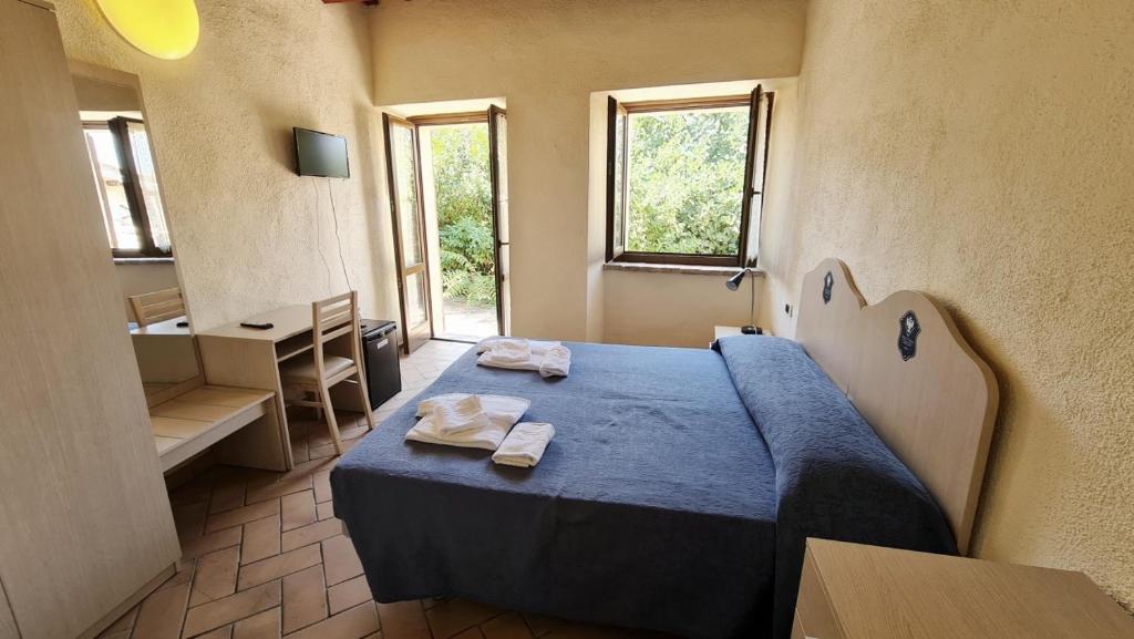 Postel nebo postele na pokoji v ubytování Borgo de' Varano by Hotel I Duchi