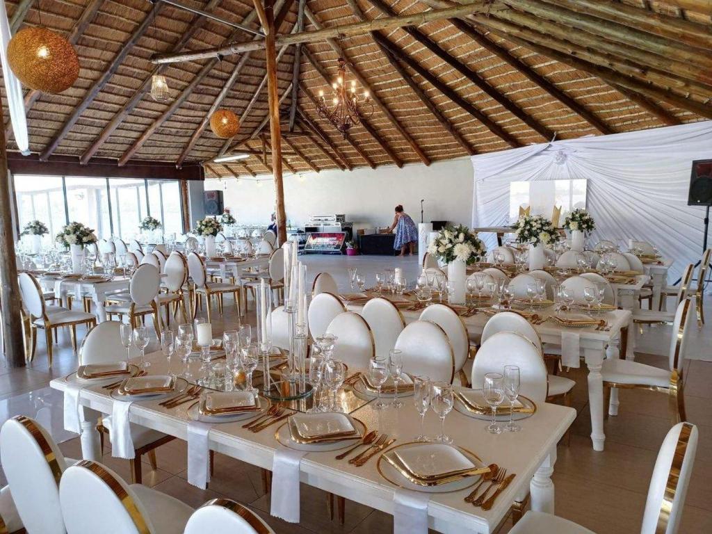 Restaurace v ubytování Coastal Beach Resort