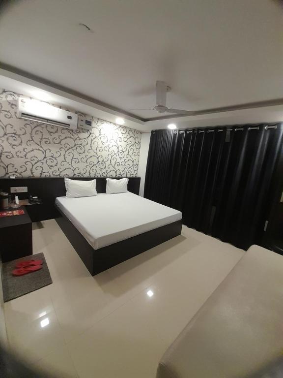 Postel nebo postele na pokoji v ubytování Hotel Shree