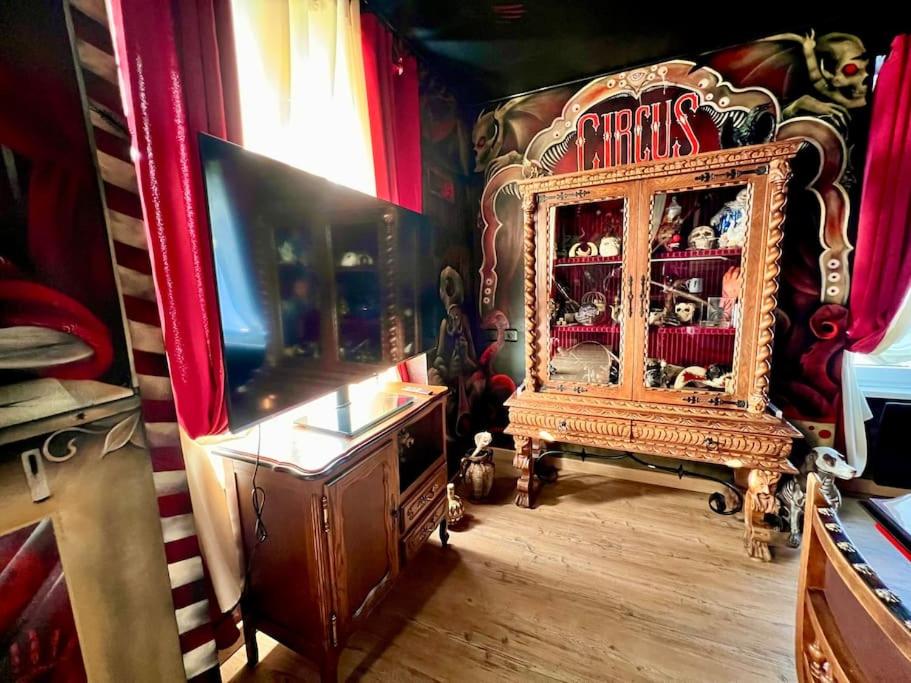 Zdjęcie z galerii obiektu Le Cirque Ensorcelé - Le Studio Maudit & Cosy w Belfort