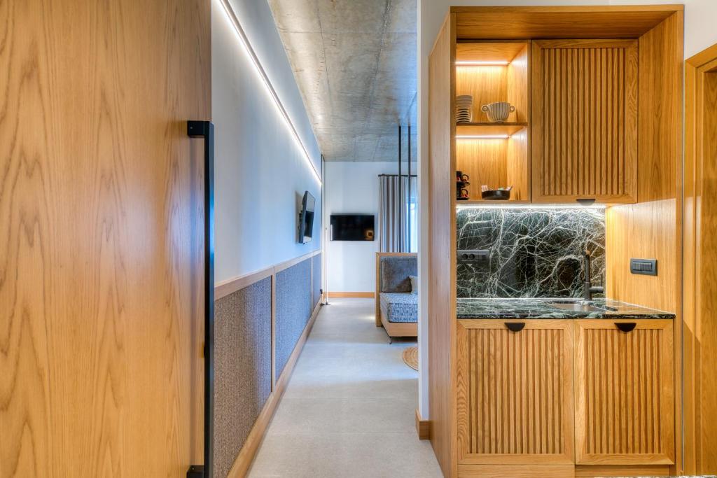 Capital Luxury Suites - 5