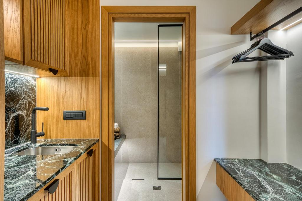 Capital Luxury Suites - 8