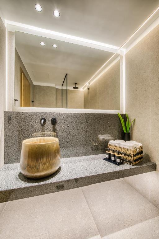 Capital Luxury Suites - 9