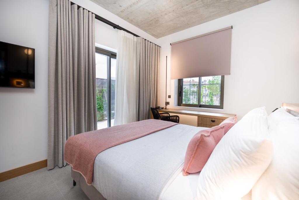 Capital Luxury Suites - 12